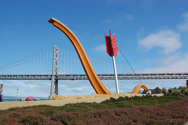 Скульптура Класа Олденбурга и Кази ван Брюгген